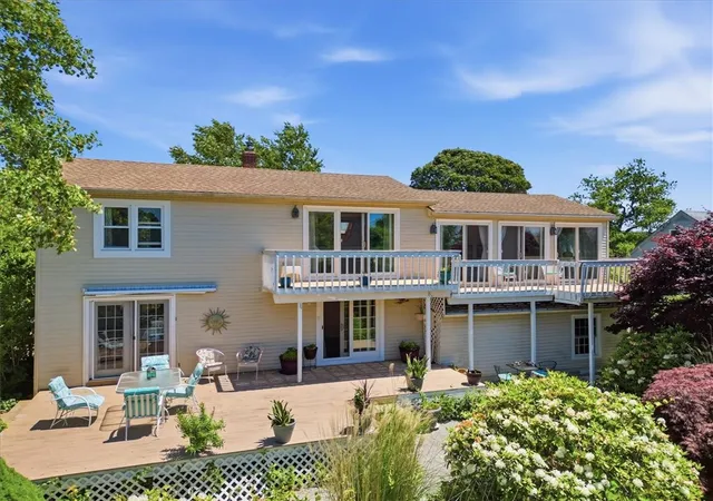 Homes for sale in Westerly, RI | 10 Island View Ct, Westerly, RI 02891 | MLS# 1414693