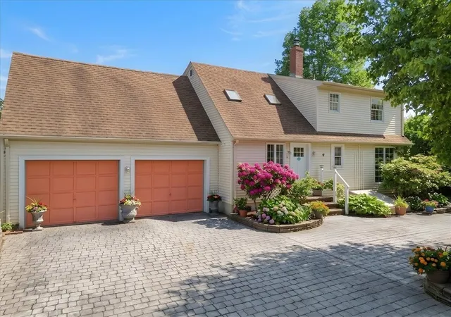 Homes for sale in Westerly, RI | 10 Island View Ct, Westerly, RI 02891 | MLS# 1414693