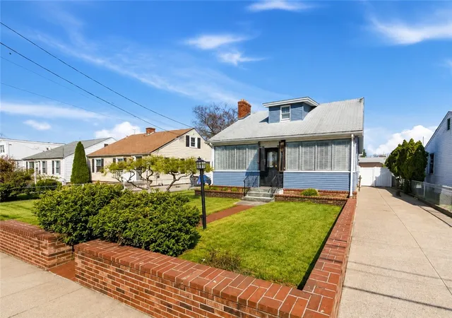 Homes for sale in Pawtucket, RI | 113 Woodside Ave, Pawtucket, RI 02861 | MLS# 1415757
