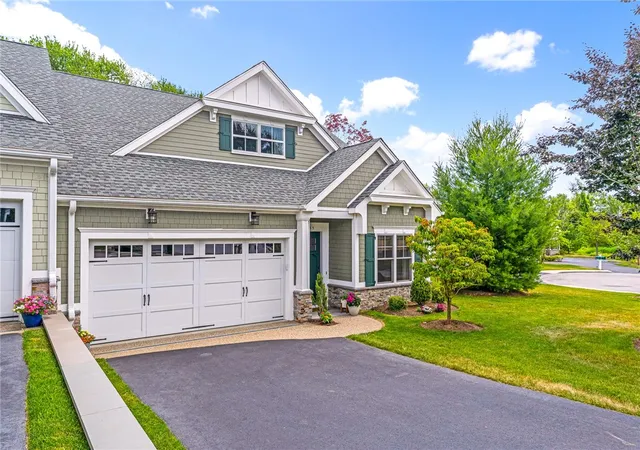 Homes for sale in East Greenwich, RI | 55 Travelers Ct, East Greenwich, RI 02818 | MLS# 1415546