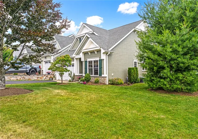 Homes for sale in East Greenwich, RI | 55 Travelers Ct, East Greenwich, RI 02818 | MLS# 1415546