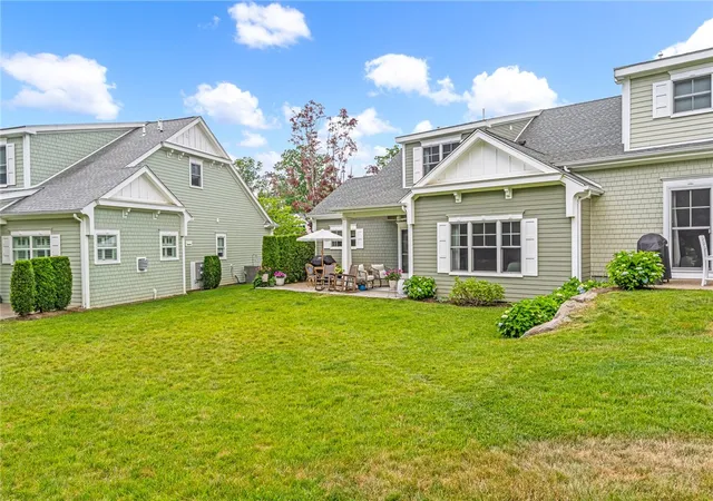 Homes for sale in East Greenwich, RI | 55 Travelers Ct, East Greenwich, RI 02818 | MLS# 1415546