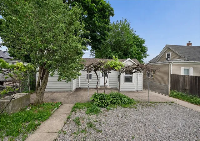 Homes for sale in Pawtucket, RI | 370 Pleasant St, Pawtucket, RI 02860 | MLS# 1415763