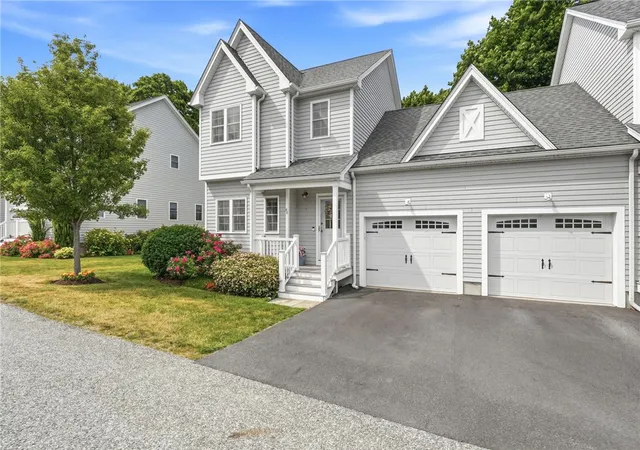 Homes for sale in Portsmouth, RI | 96 Seafare Ln, Portsmouth, RI 02871 | MLS# 1415707