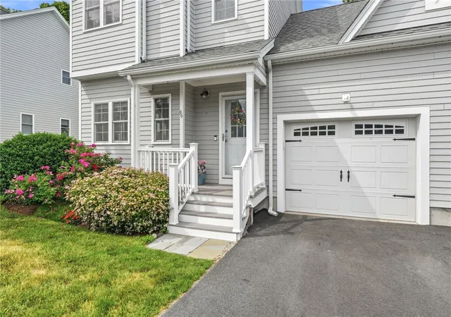 Homes for sale in Portsmouth, RI | 96 Seafare Ln, Portsmouth, RI 02871 | MLS# 1415707