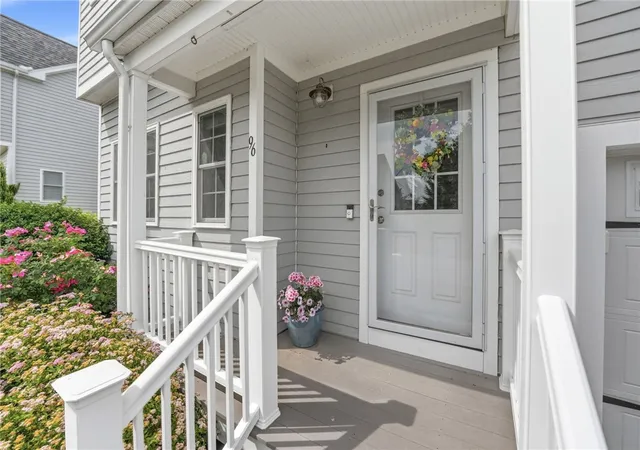 Homes for sale in Portsmouth, RI | 96 Seafare Ln, Portsmouth, RI 02871 | MLS# 1415707