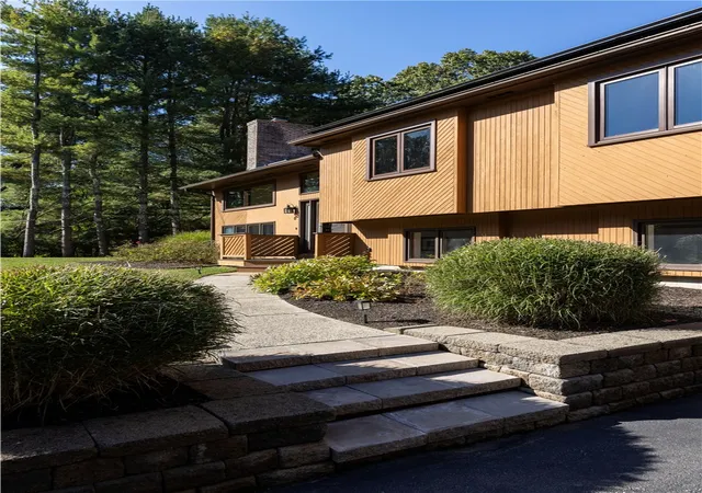 Homes for sale in North Kingstown, RI | 8 Robin Dr, North Kingstown, RI 02852 | MLS# 1415767