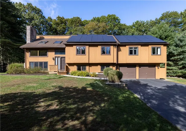Homes for sale in North Kingstown, RI | 8 Robin Dr, North Kingstown, RI 02852 | MLS# 1415767