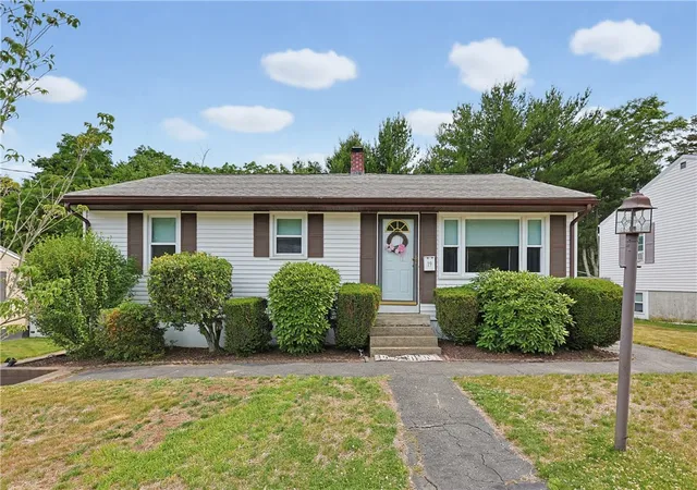 Homes for sale in West Warwick, RI | 19 Louise Dr, West Warwick, RI 02893 | MLS# 1415796