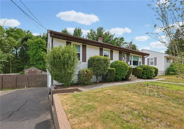 Homes for sale in West Warwick, RI | 19 Louise Dr, West Warwick, RI 02893 | MLS# 1415796