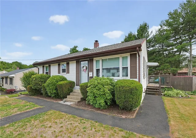 Homes for sale in West Warwick, RI | 19 Louise Dr, West Warwick, RI 02893 | MLS# 1415796