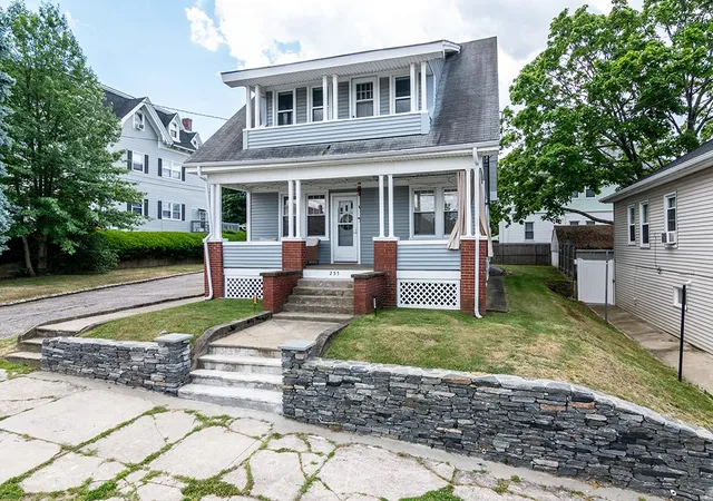 Homes for sale in Cranston, RI | 255 Farmington Ave, Cranston, RI 02920 | MLS# 1415792