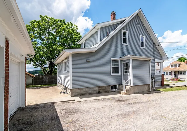 Homes for sale in Cranston, RI | 255 Farmington Ave, Cranston, RI 02920 | MLS# 1415792