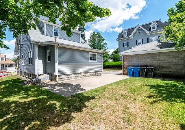 Homes for sale in Cranston, RI | 255 Farmington Ave, Cranston, RI 02920 | MLS# 1415792
