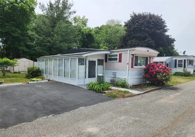 Homes for sale in Lincoln, RI | 27 Woodward Rd, Lincoln, RI 02865 | MLS# 1415811
