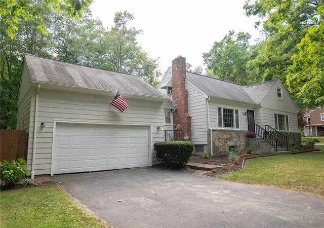 Homes for sale in North Smithfield, RI | 74 Follett St, North Smithfield, RI 02896 | MLS# 1415827