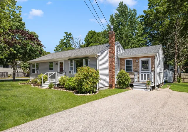 Homes for sale in South Kingstown, RI | 121 Balsam Rd, South Kingstown, RI 02879 | MLS# 1415847