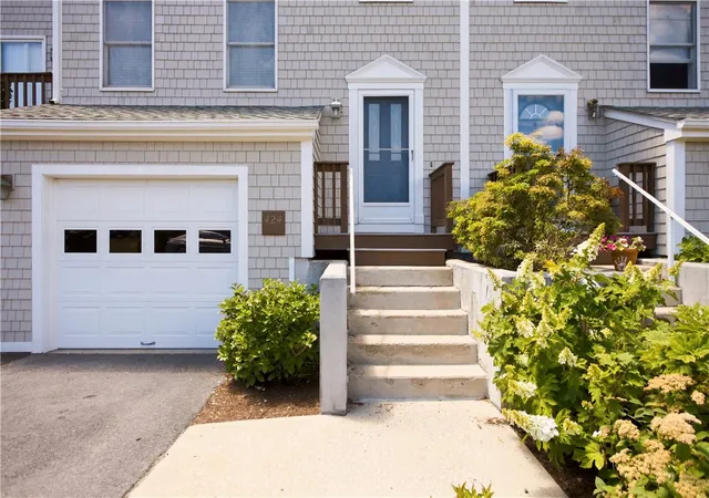 Homes for sale in Bristol, RI | 424 North Ln, Bristol, RI 02809 | MLS# 1415804