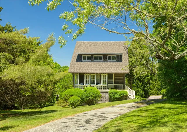 3rd image of 6 Chapel Pl, Westerly, RI 02891 | MLS# 1414020