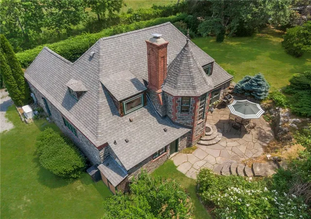 2nd image of 345 Highland Dr, Jamestown, RI 02835 | MLS# 1412535