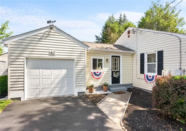 Homes for sale in Cumberland, RI | 40 Heroux Blvd, Cumberland, RI 02864 | MLS# 1411370