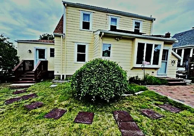 2nd image of 146 Lexington Ave, Cranston, RI 02910 | MLS# 1415507