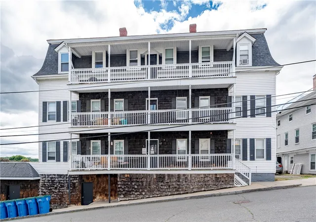 Homes for sale in Lincoln, RI | 68 Winter St, Lincoln, RI 02838 | MLS# 1415803