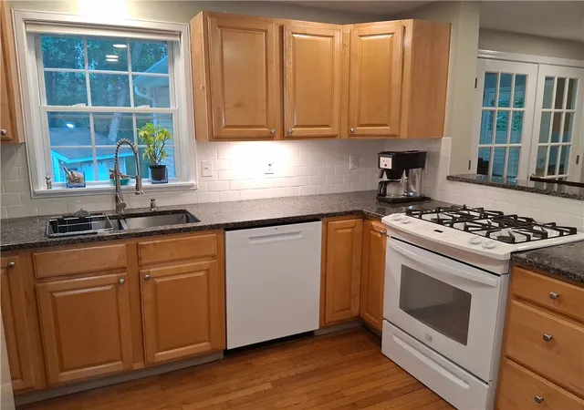 Homes for sale in South Kingstown, RI | 104 Peaked Rock Rd, South Kingstown, RI 02879 | MLS# 1415920