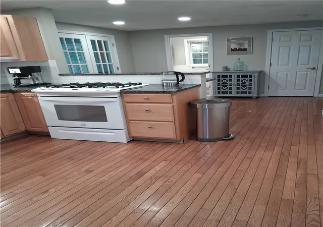 Homes for sale in South Kingstown, RI | 104 Peaked Rock Rd, South Kingstown, RI 02879 | MLS# 1415920