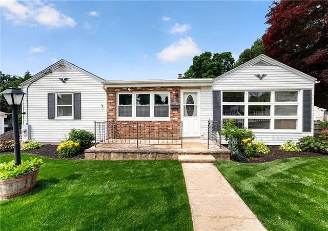 Homes for sale in West Warwick, RI | 40 Cleveland St, West Warwick, RI 02893 | MLS# 1415883