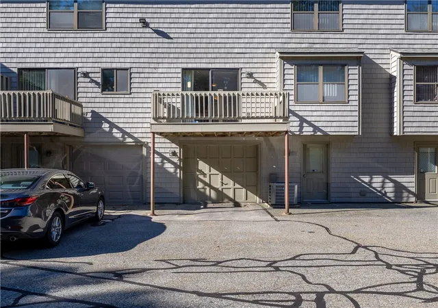 Homes for sale in Smithfield, RI | 1902 Pinewood Dr, Smithfield, RI 02917 | MLS# 1415950