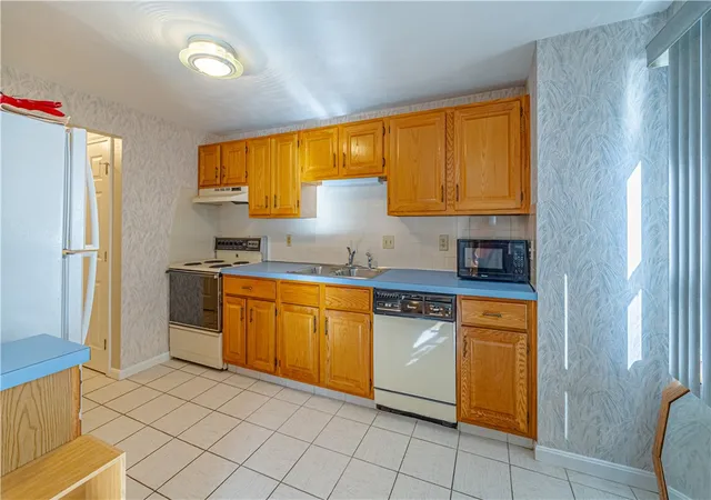 Homes for sale in Smithfield, RI | 1902 Pinewood Dr, Smithfield, RI 02917 | MLS# 1415950