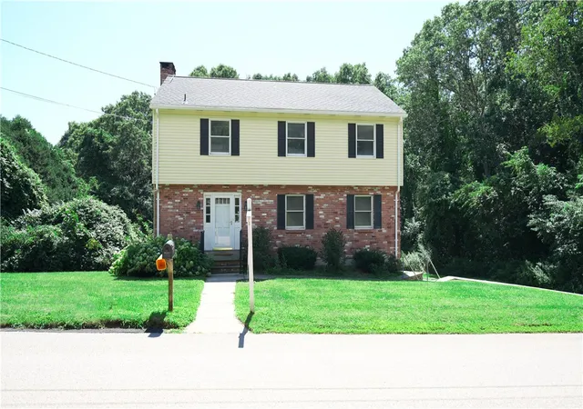 Photo 3 of Single family home for sale at 8 Pequot Ave, Westerly, RI 02891 | MLS# 1415908 | Listing updated on 2026-10-06