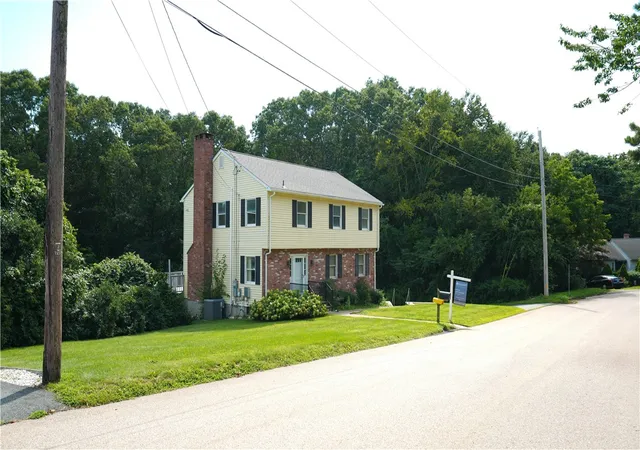 Photo 2 of Single family home for sale at 8 Pequot Ave, Westerly, RI 02891 | MLS# 1415908 | Listing updated on 2026-10-06