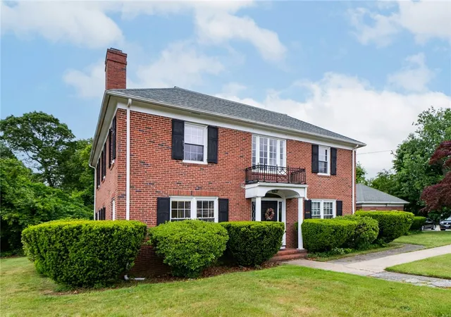 3rd image of 873 Warwick Ave, Warwick, RI 02888 | MLS# 1415966