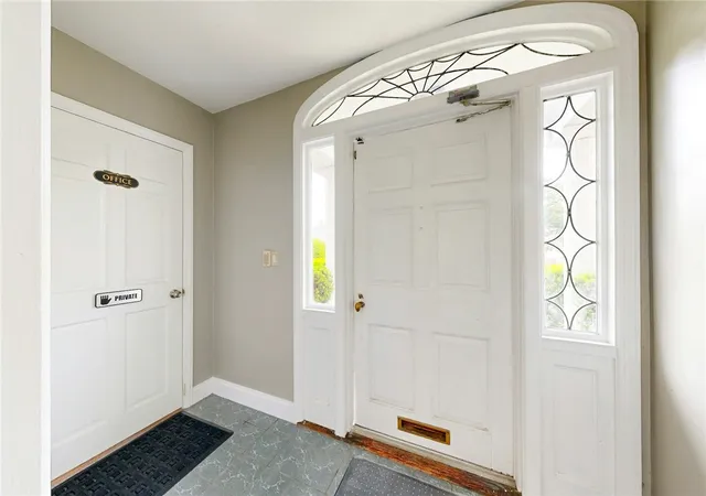 4th image of 873 Warwick Ave, Warwick, RI 02888 | MLS# 1415966
