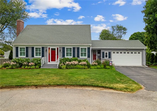 Homes for sale in Warren, RI | 2 Redwood Ct, Warren, RI 02885 | MLS# 1415433