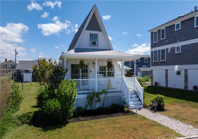 Homes for sale in Westerly, RI | 11 Collins Ave, Westerly, RI 02891 | MLS# 1415374