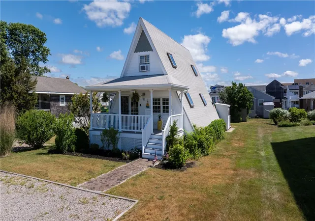 Homes for sale in Westerly, RI | 11 Collins Ave, Westerly, RI 02891 | MLS# 1415374