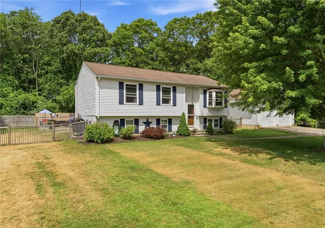 Homes for sale in Westerly, RI | 8 Sparrow Dr, Westerly, RI 02891 | MLS# 1415986