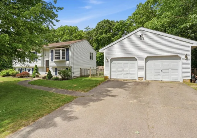 Homes for sale in Westerly, RI | 8 Sparrow Dr, Westerly, RI 02891 | MLS# 1415986
