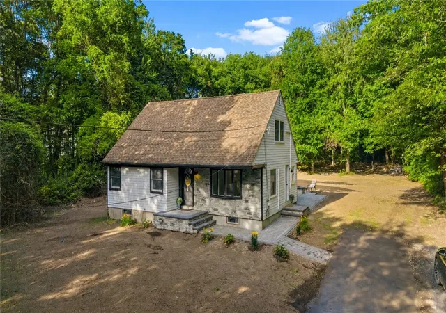 Homes for sale in Tiverton, RI | 380 Brayton Rd, Tiverton, RI 02878 | MLS# 1415889