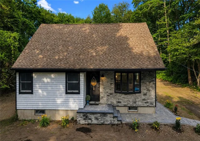 Homes for sale in Tiverton, RI | 380 Brayton Rd, Tiverton, RI 02878 | MLS# 1415889