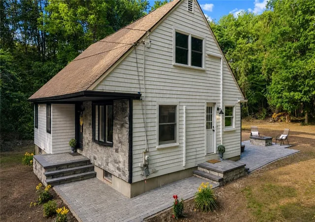 3rd image of 380 Brayton Rd, Tiverton, RI 02878 | MLS# 1415889