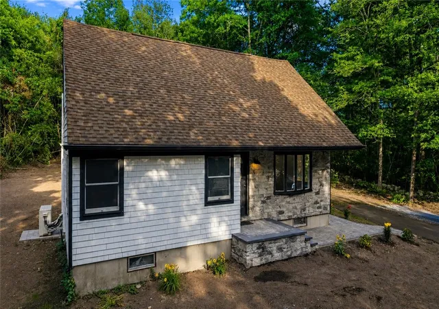 4th image of 380 Brayton Rd, Tiverton, RI 02878 | MLS# 1415889