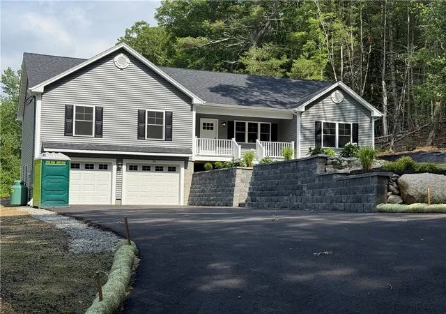 Homes for sale in Coventry, RI | 50 Hope Furnace Rd, Coventry, RI 02816 | MLS# 1416045