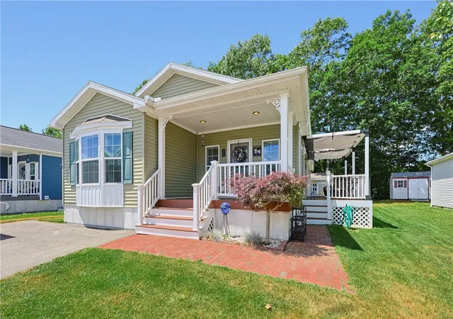 Homes for sale in Tiverton, RI | 65 Lark Ln, Tiverton, RI 02878 | MLS# 1415349