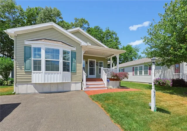 Homes for sale in Tiverton, RI | 65 Lark Ln, Tiverton, RI 02878 | MLS# 1415349