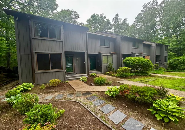 Homes for sale in Lincoln, RI | 5 Wake Robin Rd #802, Lincoln, RI 02865 | MLS# 1415749