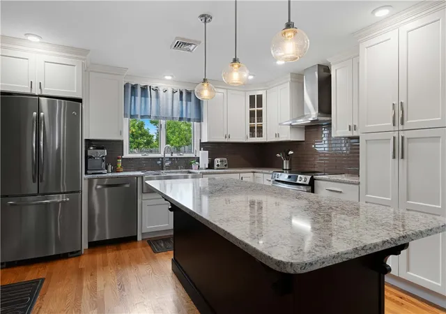 Homes for sale in Bristol, RI | 6 Varnum Ave, Bristol, RI 02809 | MLS# 1415770